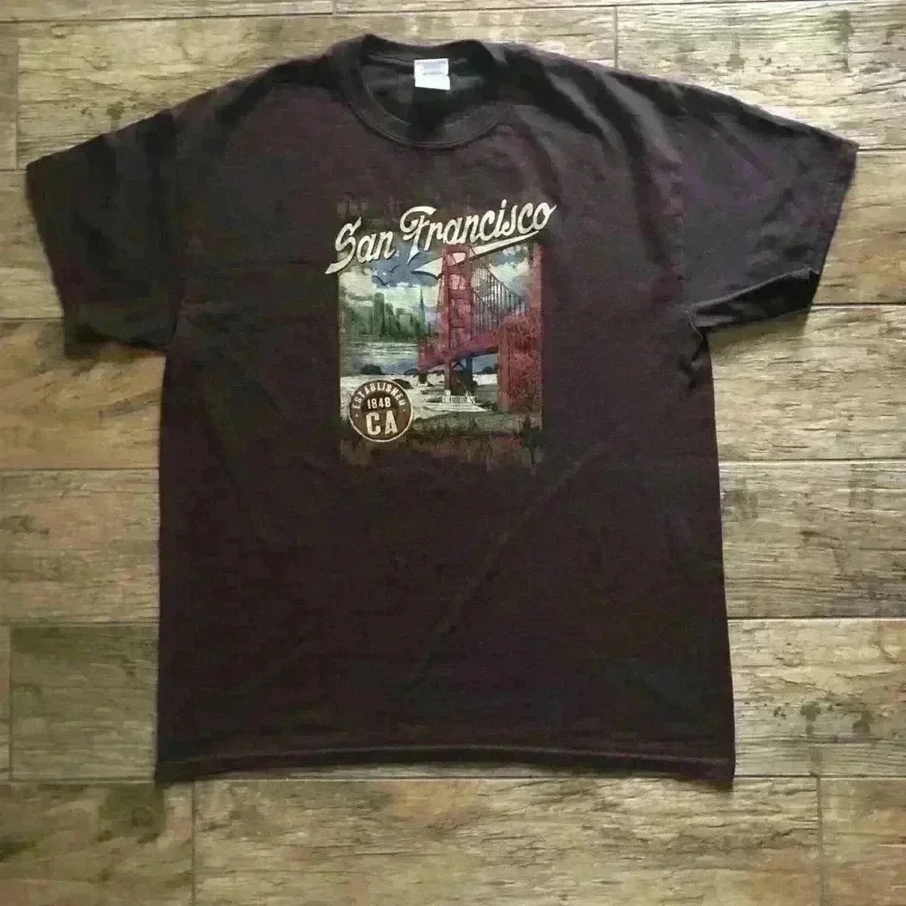 San Francisco Bridge Scenery Burgundy? t-shirt Men Large